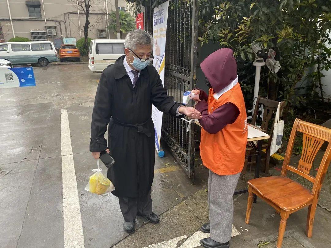 “疫”不容辞的党员志愿者——记世外小学党支部志愿者活动图片_31