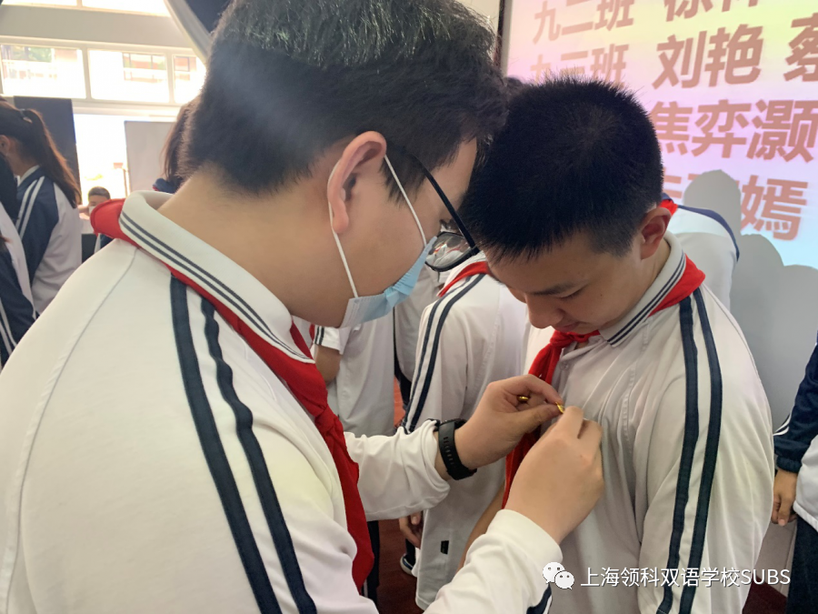 闪闪团徽 铮铮誓言——2019-2020学年新团员入团仪式图片_134217727