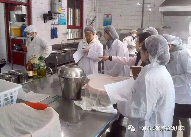 家委会督学督查——走进幼儿园营养操作室图片_255 家委会督学督查——走进幼儿园营养操作室图片_255