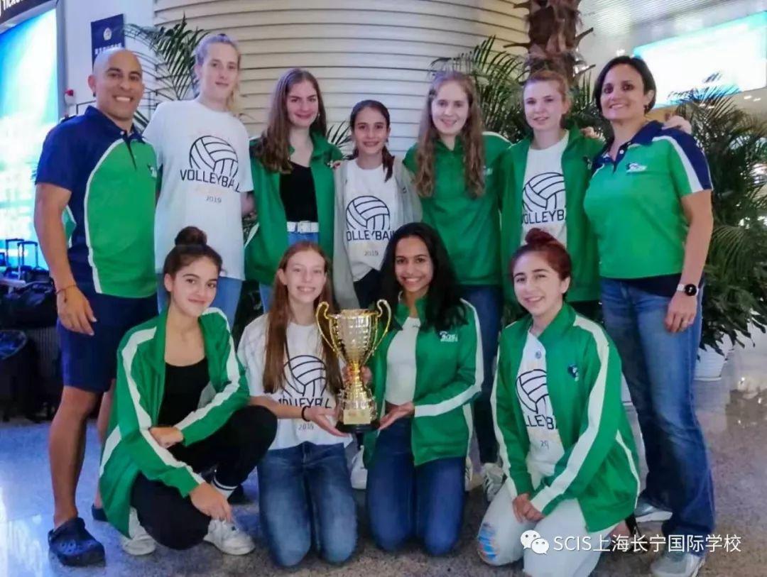 Varsity Girls Crowned Back-to-Back ACAMIS Volleyball Champions!图片_3