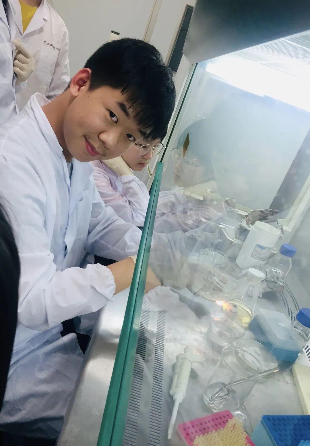 人物|张博浛:生物化学中的双面学霸图片_4095 人物|张博浛:生物化学中的双面学霸图片_4095