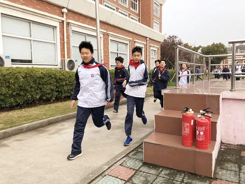 安全教育在我心——上海领科双语学校举行消防演习活动图片_2047