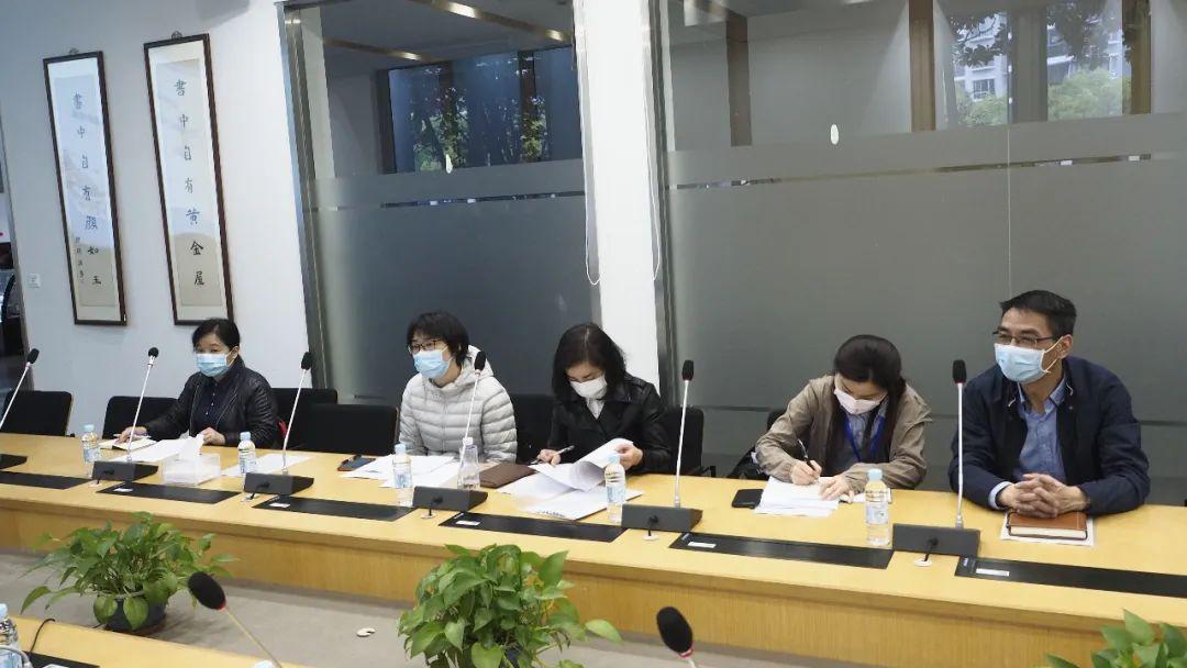 区教育局领导莅临我校指导开学准备工作图片_32767 区教育局领导莅临我校指导开学准备工作图片_32767