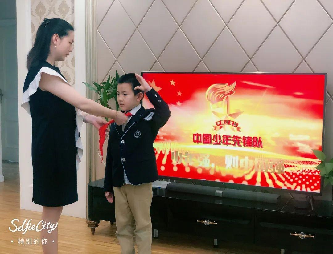 队旗飘飘,薪火相传——尚德小学部二年级入队仪式图片_127 队旗飘飘,薪火相传——尚德小学部二年级入队仪式图片_127