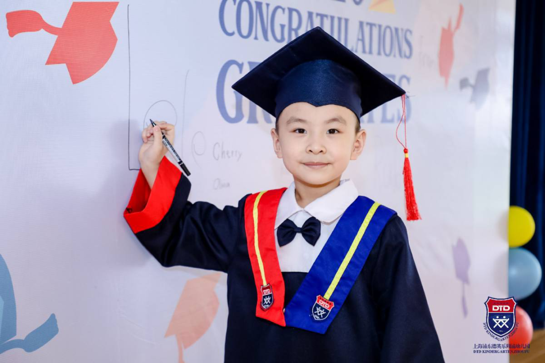 我们毕业啦!We are graduates!图片_8388607 我们毕业啦!We are graduates!图片_8388607