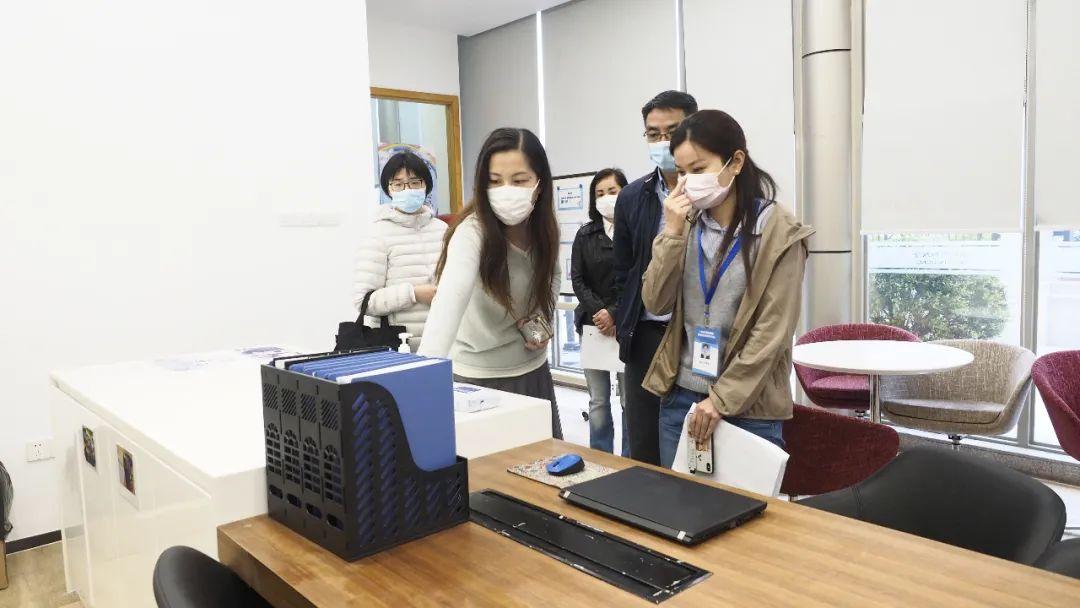 区教育局领导莅临我校指导开学准备工作图片_4095 区教育局领导莅临我校指导开学准备工作图片_4095