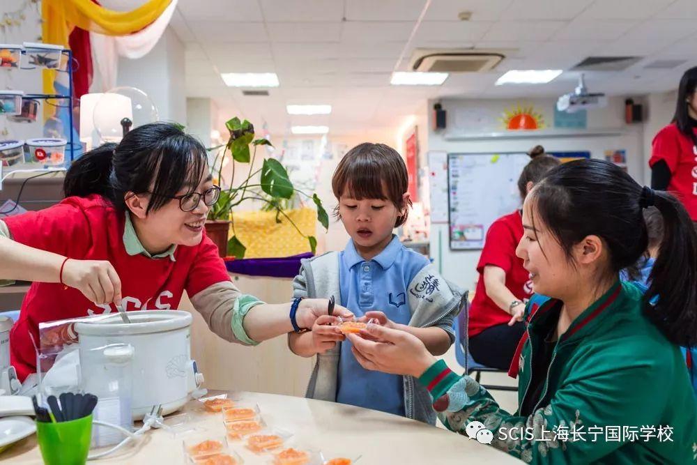 Fun and Exploration at ECE's Family Fall Harvest Festival图片_15