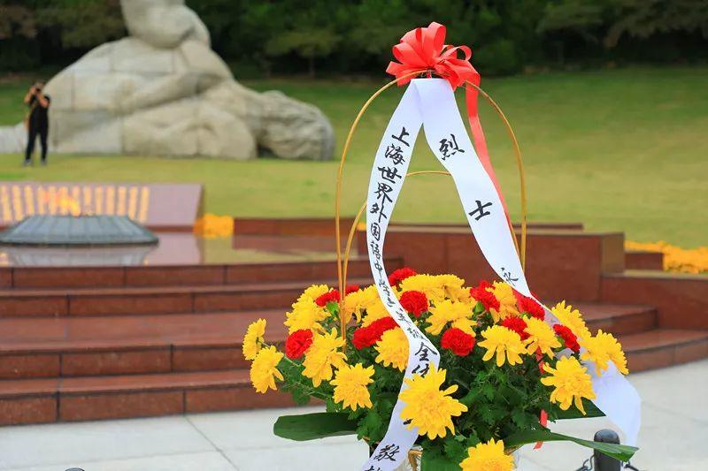 红领巾伴我成长——记六年级红领巾换巾仪式图片_16383 红领巾伴我成长——记六年级红领巾换巾仪式图片_16383