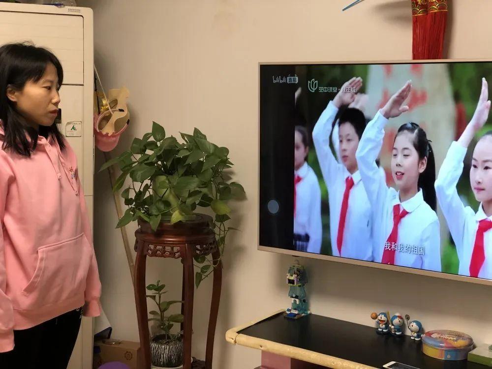 升腾的力量 || 领科双语师生参加“在线升旗仪式”图片_1023 升腾的力量 || 领科双语师生参加“在线升旗仪式”图片_1023