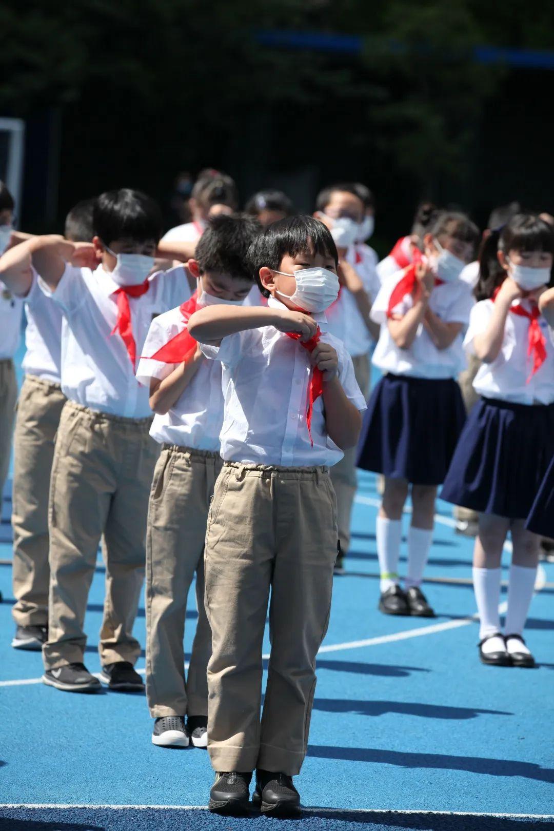 时刻准备着——世外小学二年级入队仪式图片_16777215 时刻准备着——世外小学二年级入队仪式图片_16777215