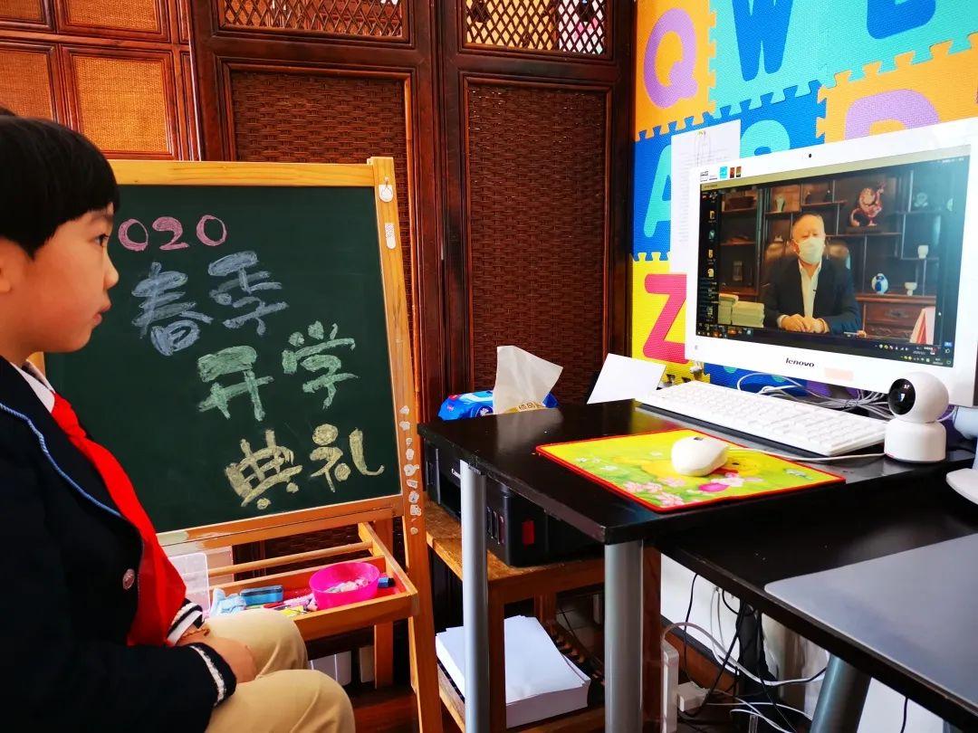 “春天就在不远处”——尚德实验学校线上升旗仪式图片_274877906943