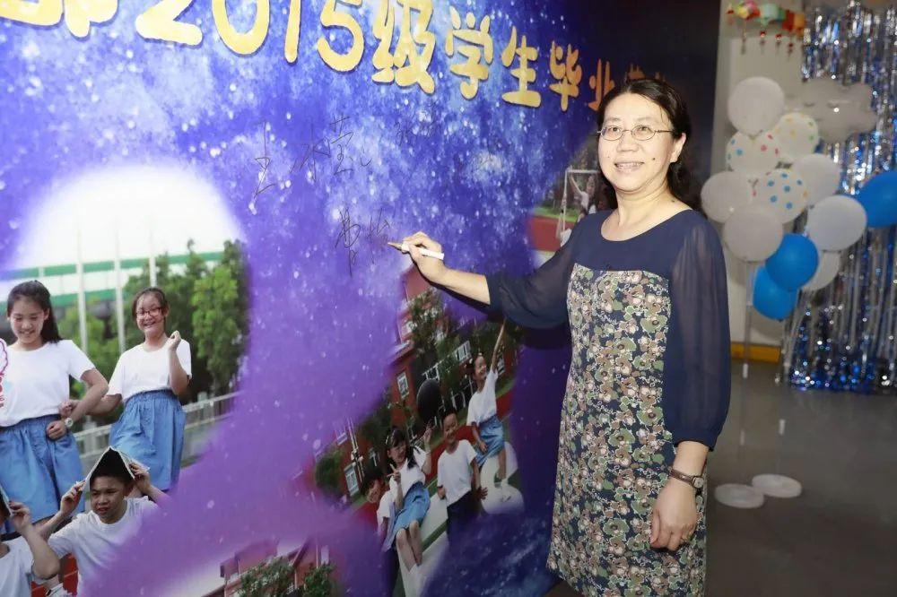 爱在星辰,甜蜜闪耀——上海市实验学校国际部(浦东)2015级学生毕业典礼图片_16383 爱在星辰,甜蜜闪耀——上海市实验学校国际部(浦东)2015级学生毕业典礼图片_16383