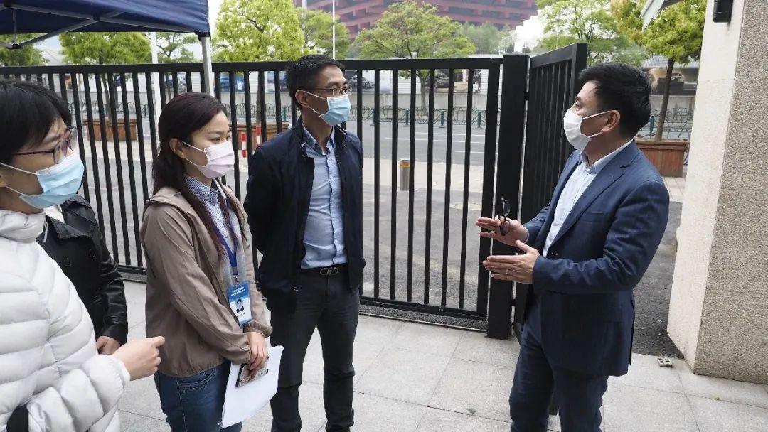 区教育局领导莅临我校指导开学准备工作图片_3 区教育局领导莅临我校指导开学准备工作图片_3