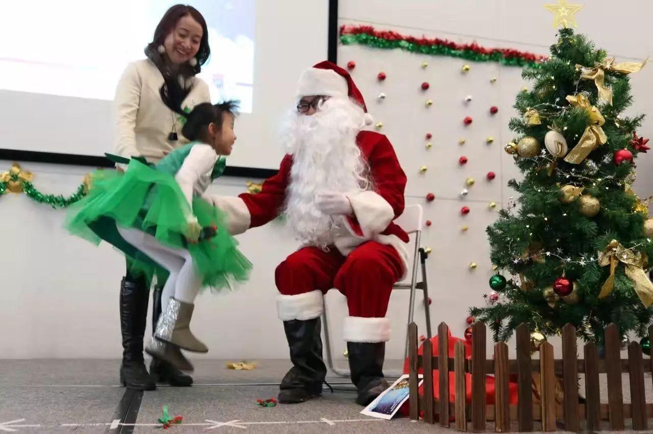 听说天使和圣诞老人都来万科幼儿学园了！图片_4095
