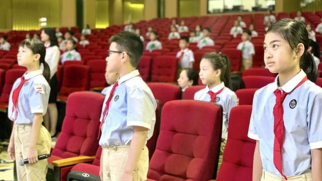 队旗飘飘,薪火相传——尚德小学部二年级入队仪式图片_549755813887 队旗飘飘,薪火相传——尚德小学部二年级入队仪式图片_549755813887