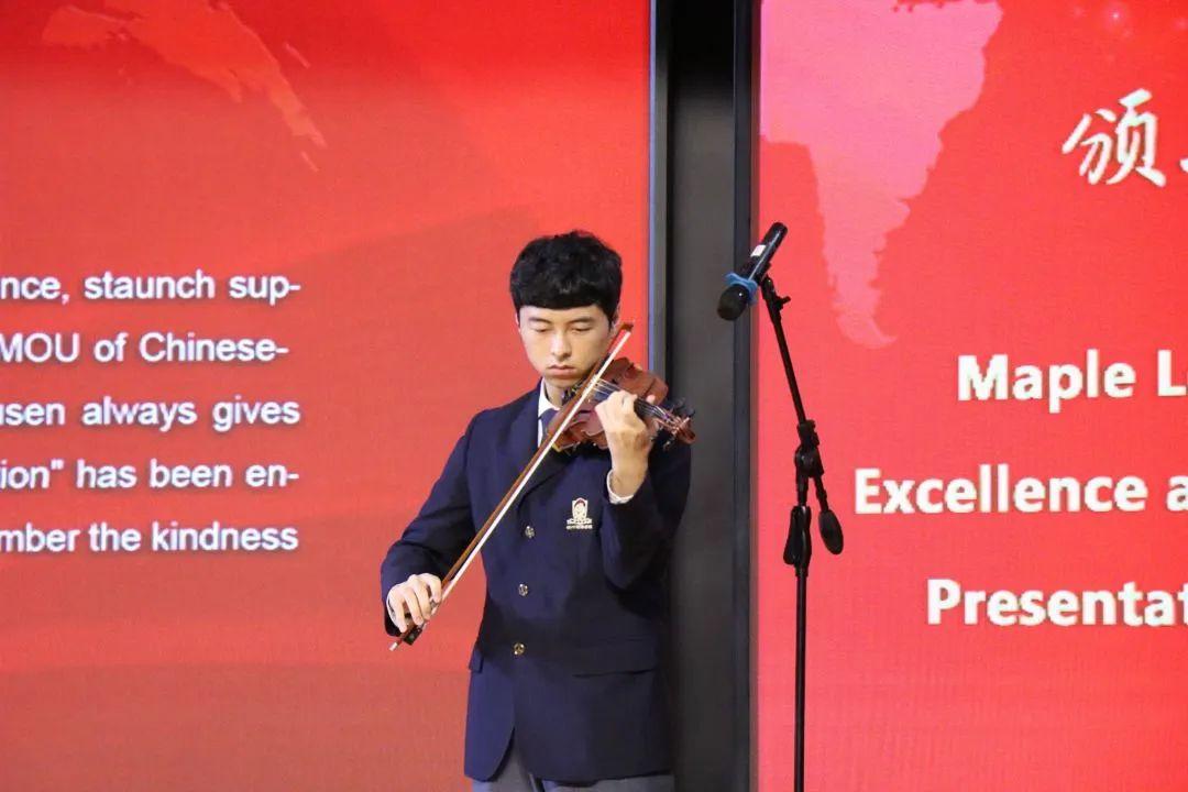枫叶25周年校庆大会隆重举行图片_63 枫叶25周年校庆大会隆重举行图片_63