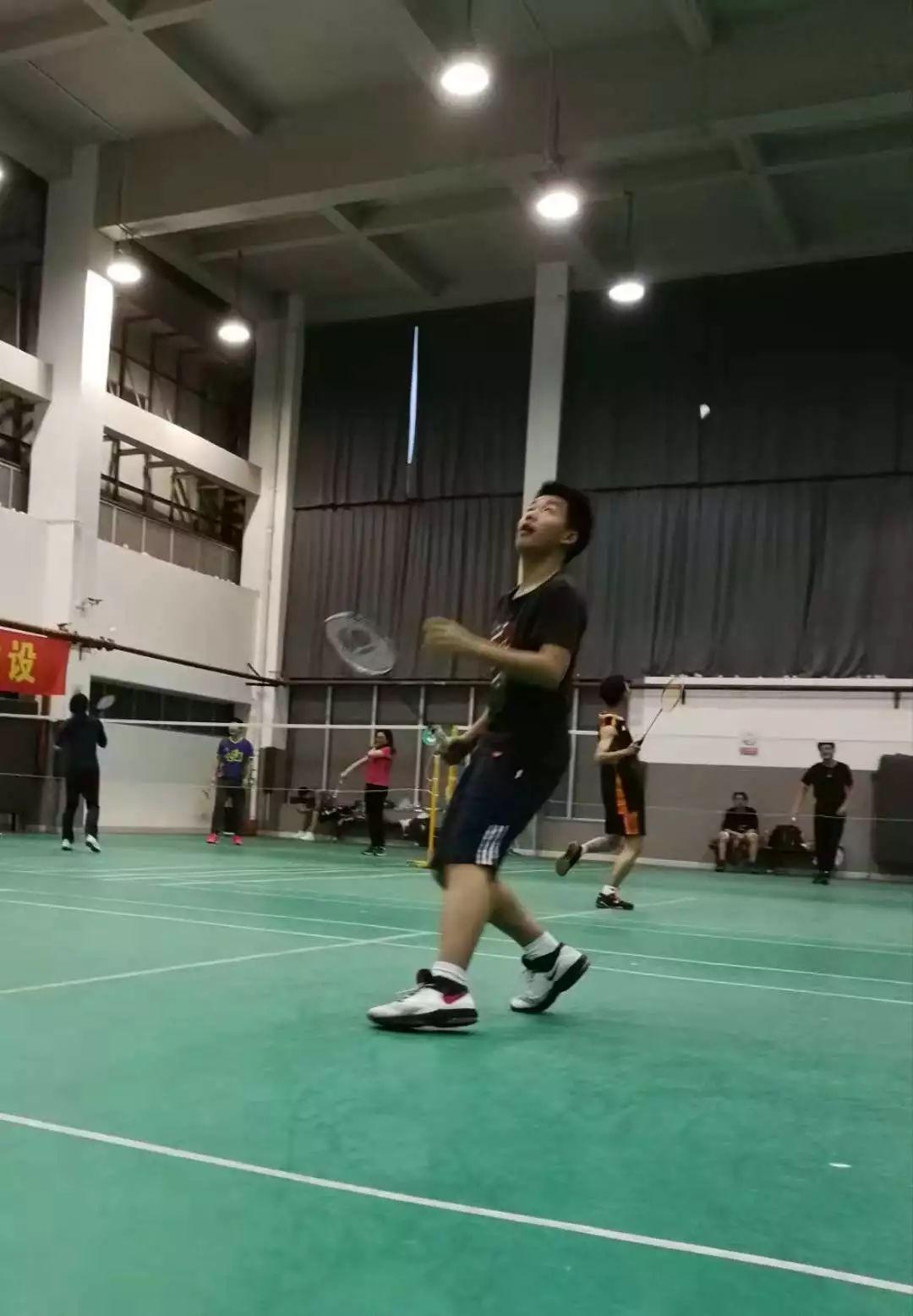 谁羽争锋——记光华剑桥第一届As年级羽毛球赛图片_3 谁羽争锋——记光华剑桥第一届As年级羽毛球赛图片_3