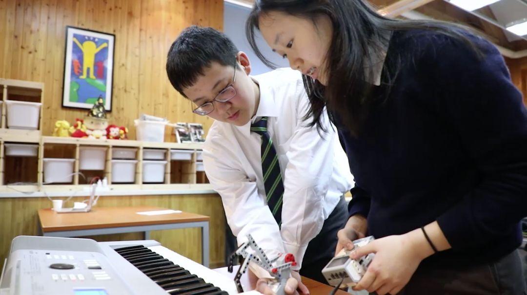 Decoding the future of technology图片_63