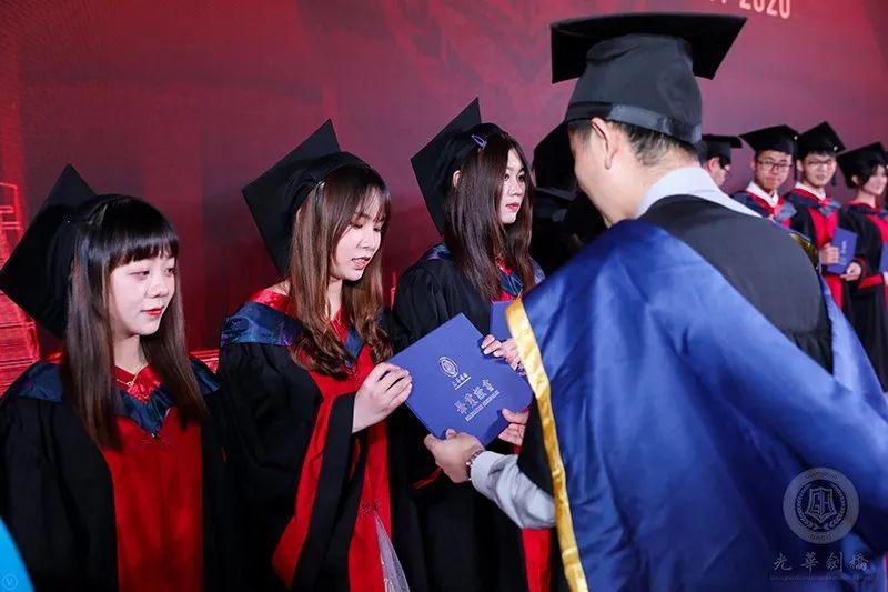 心怀感恩，筑梦远航 |2020届光华剑桥毕业典礼图片_576460752303423487