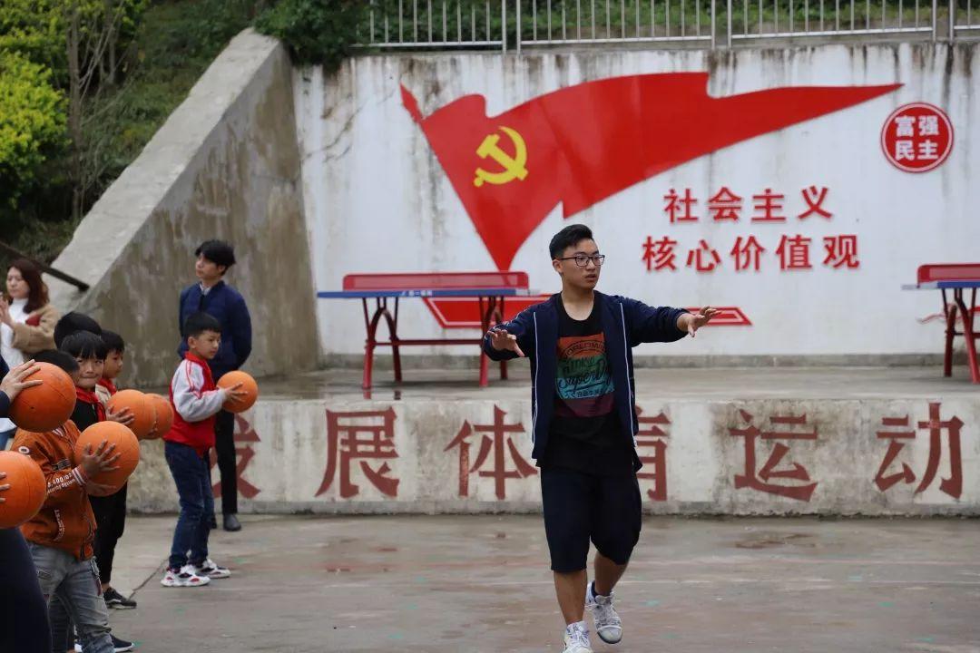 为爱守护,益行青春 | 记西南位育中学国际部2019学年元阳公益行助学活动 4图片_32767 为爱守护,益行青春 | 记西南位育中学国际部2019学年元阳公益行助学活动 4图片_32767