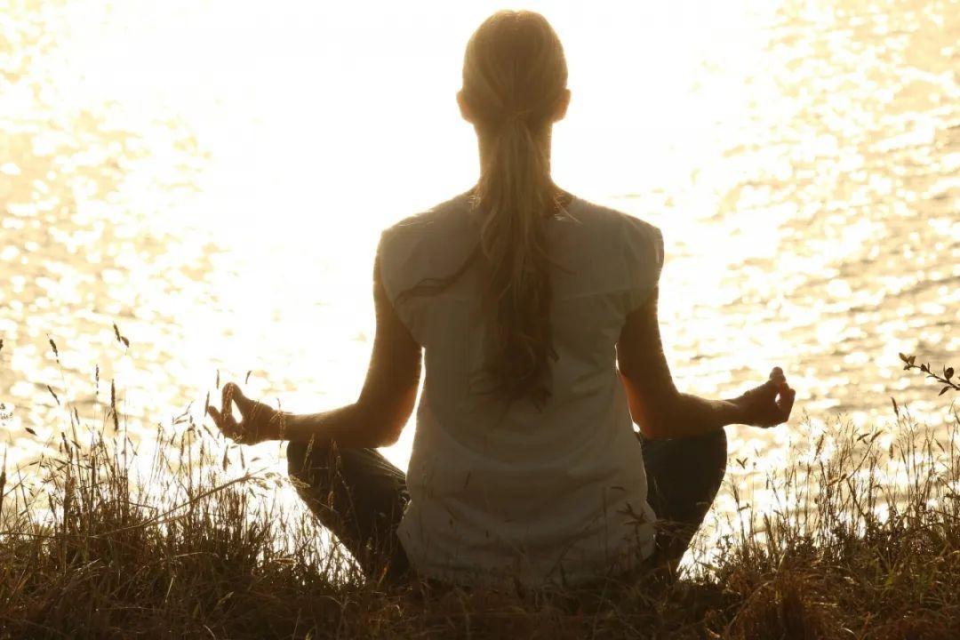4 Ways to Manage Coronavirus Anxiety I 调节因冠状病毒而产生焦虑的四种方法图片_255