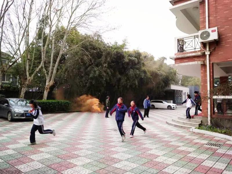 安全教育在我心——上海领科双语学校举行消防演习活动图片_1023