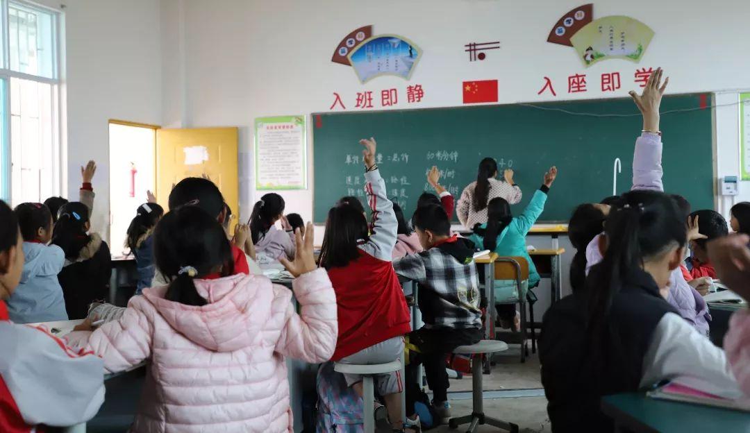 为爱守护,益行青春 | 记西南位育中学国际部2019学年元阳公益行助学活动 1图片_4095 为爱守护,益行青春 | 记西南位育中学国际部2019学年元阳公益行助学活动 1图片_4095