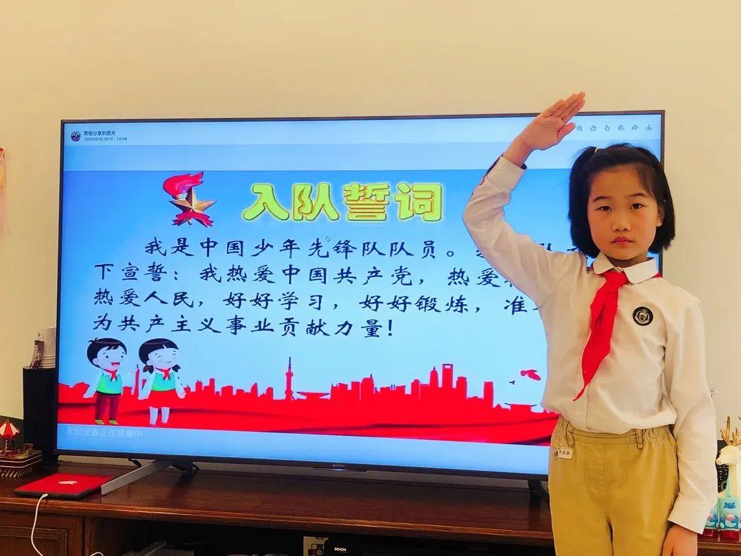队旗飘飘,薪火相传——尚德小学部二年级入队仪式图片_3 队旗飘飘,薪火相传——尚德小学部二年级入队仪式图片_3