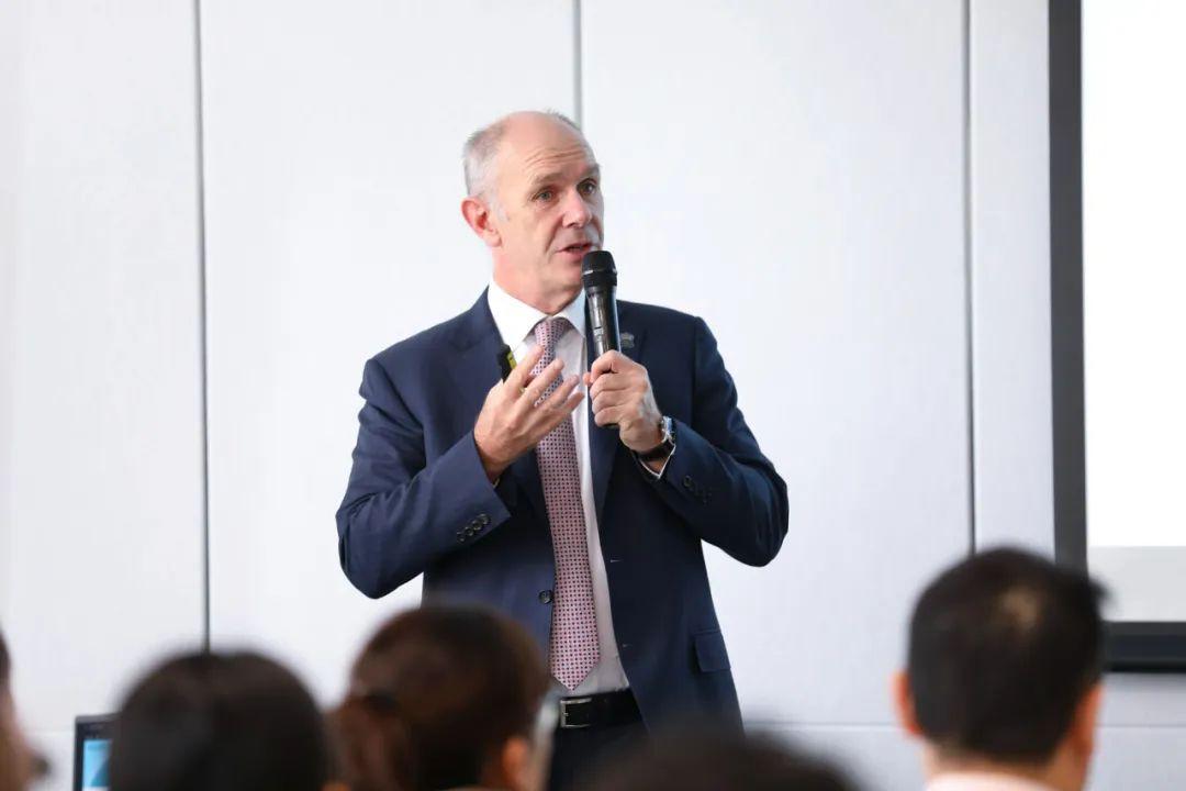 诺德安达CEO致家长和同学们的一封信|A Letter from CEO of Nord Anglia图片_3 诺德安达CEO致家长和同学们的一封信|A Letter from CEO of Nord Anglia图片_3