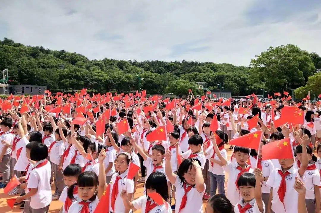 @光华学子，快来找你的专属思念瓶，把对学校思念装进去！记得截图发圈哦~图片_36893488147419103231