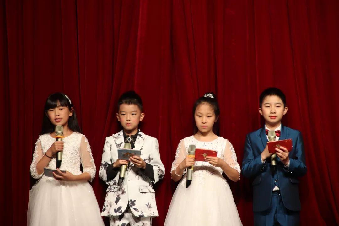 秀才艺,展童真,庆六一 Talent Show Brightens Our Childhood图片_1023 秀才艺,展童真,庆六一 Talent Show Brightens Our Childhood图片_1023