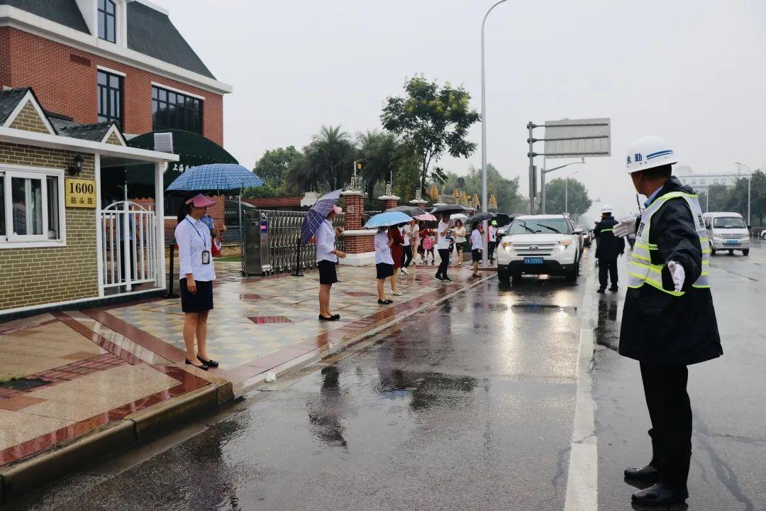 风淅淅，雨纤纤——记尚德校园不期而遇的温暖图片_32767