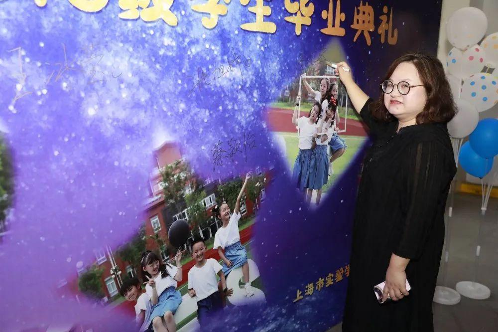爱在星辰,甜蜜闪耀——上海市实验学校国际部(浦东)2015级学生毕业典礼图片_2047 爱在星辰,甜蜜闪耀——上海市实验学校国际部(浦东)2015级学生毕业典礼图片_2047