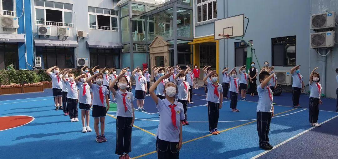 孩子们都回来了!这令人难忘的一天图片_4194303 孩子们都回来了!这令人难忘的一天图片_4194303