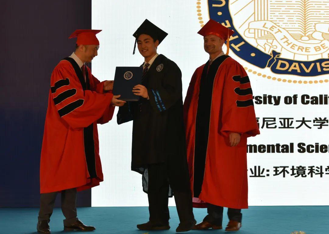 邀你见证我们青春飞扬——万源协和高中部2020届高中毕业典礼隆重举行图片_1048575 邀你见证我们青春飞扬——万源协和高中部2020届高中毕业典礼隆重举行图片_1048575