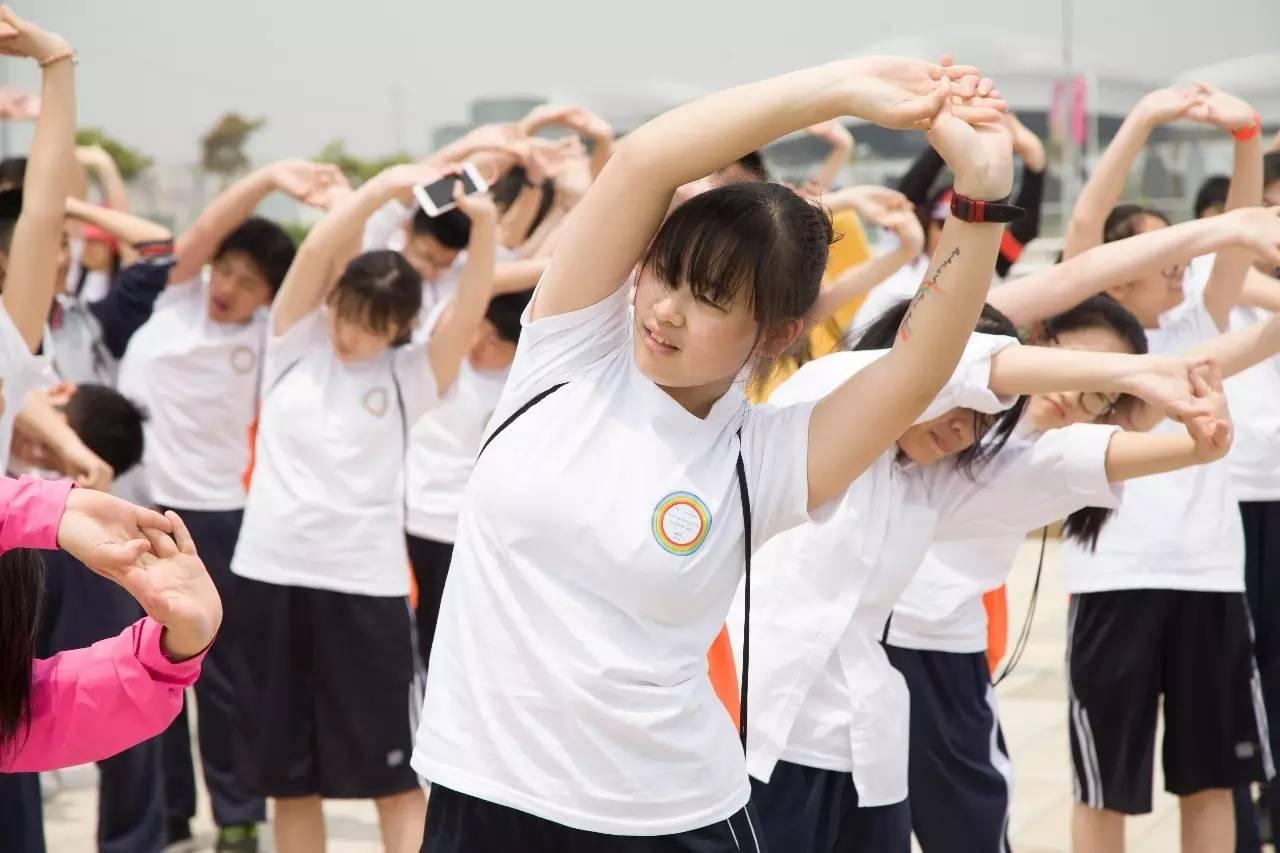 Add some color to your life!——国际部高中滴水湖color run炫彩青春图片_4095