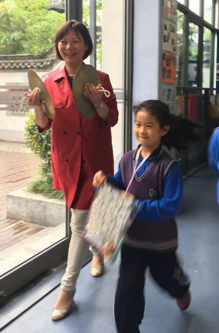 小小理财家显身手 先锋集市欢迎您！Pioneer Bazaar welcome you all!图片_4194303