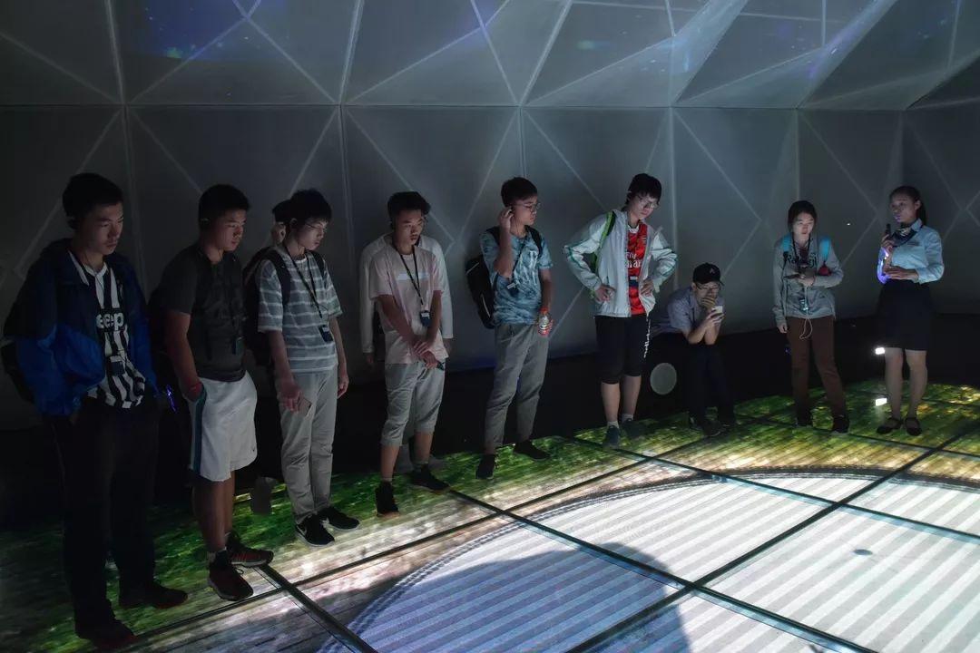 暑期回顾 | 记西南位育中学国际部师生与未来的一场对话图片_63 暑期回顾 | 记西南位育中学国际部师生与未来的一场对话图片_63