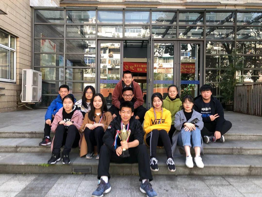 谁羽争锋——记光华剑桥第一届As年级羽毛球赛图片_8388607 谁羽争锋——记光华剑桥第一届As年级羽毛球赛图片_8388607