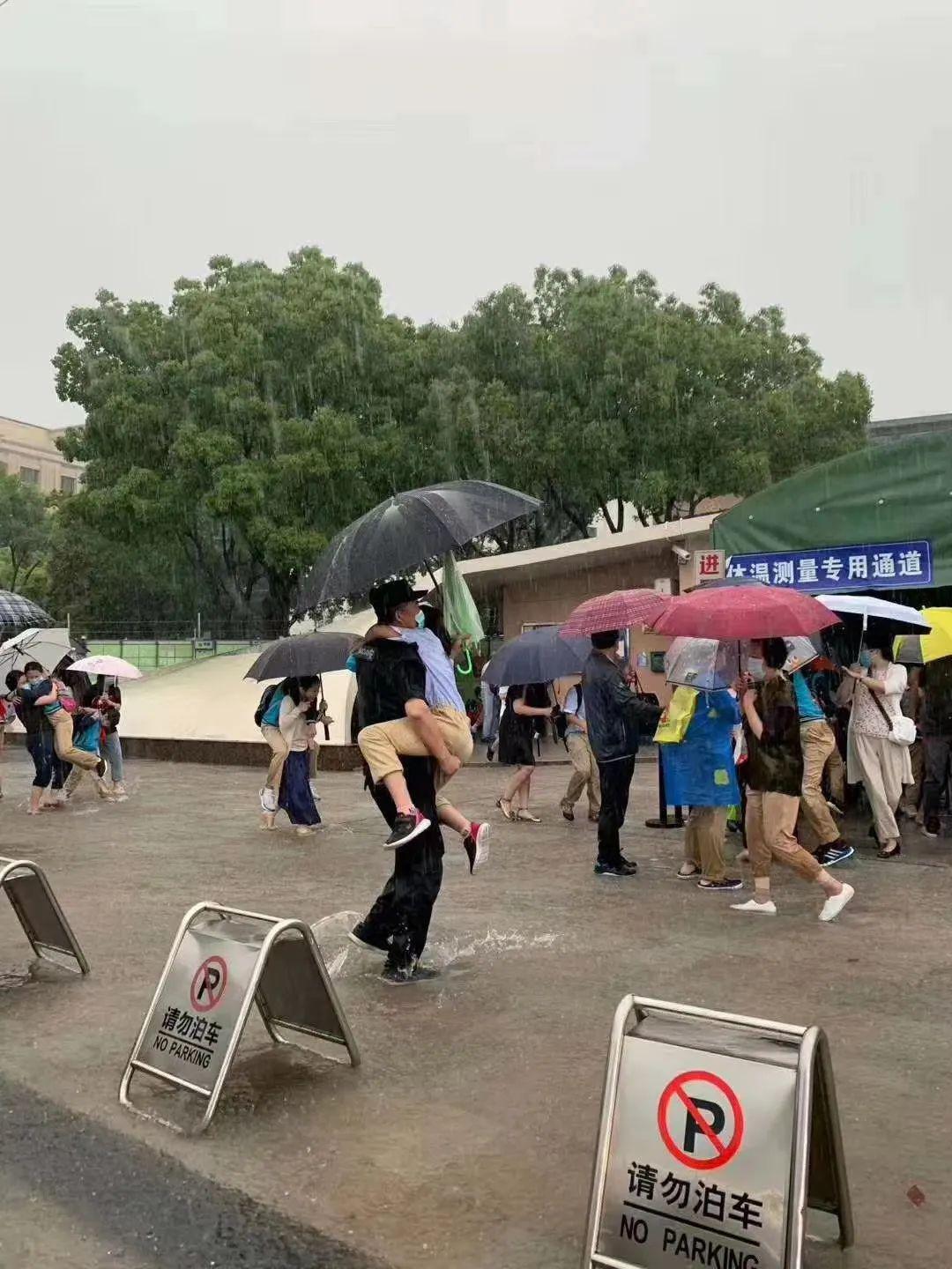 风淅淅，雨纤纤——记尚德校园不期而遇的温暖图片_65535