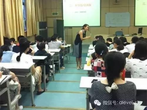 “点亮梦想，沟通未来”为孩子的成长护航! 上海交通大学A level国际课程中心2014级优秀学生表彰大会暨家长座谈会圆满结束!图片_3