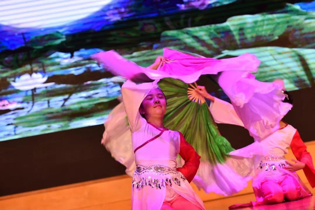 秀才艺,展童真,庆六一 Talent Show Brightens Our Childhood图片_268435455 秀才艺,展童真,庆六一 Talent Show Brightens Our Childhood图片_268435455