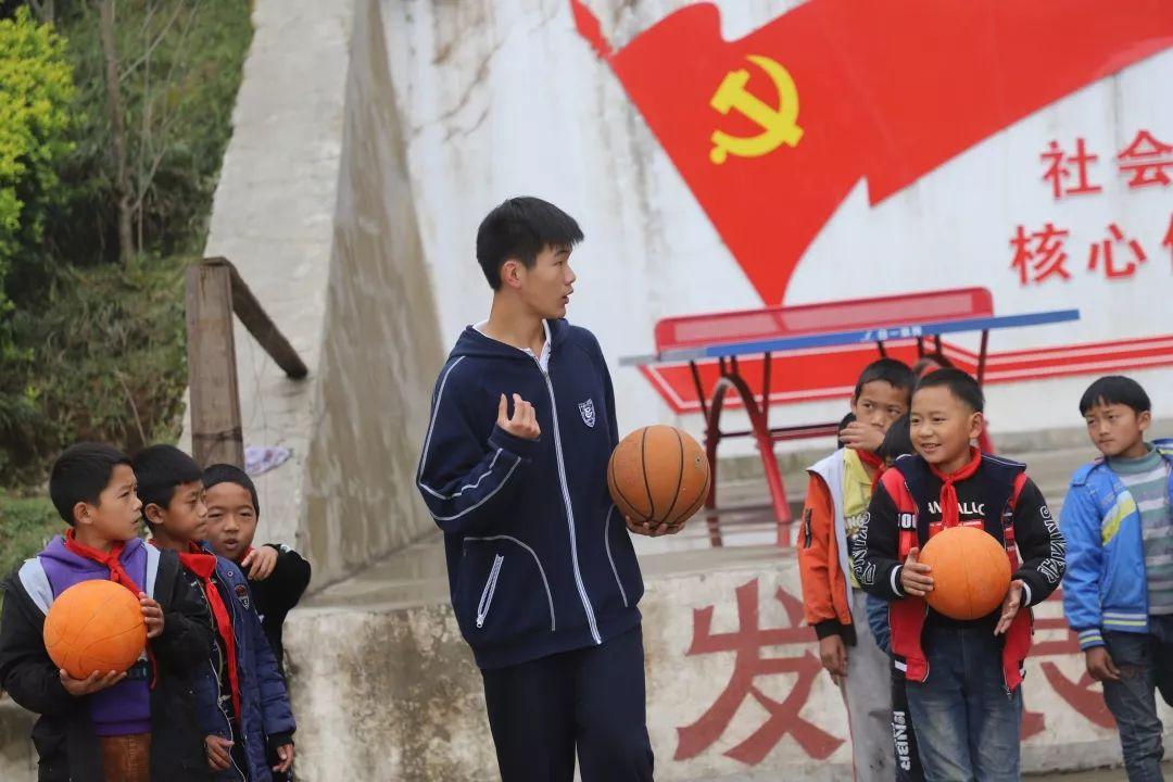 为爱守护,益行青春 | 记西南位育中学国际部2019学年元阳公益行助学活动 4图片_4095 为爱守护,益行青春 | 记西南位育中学国际部2019学年元阳公益行助学活动 4图片_4095