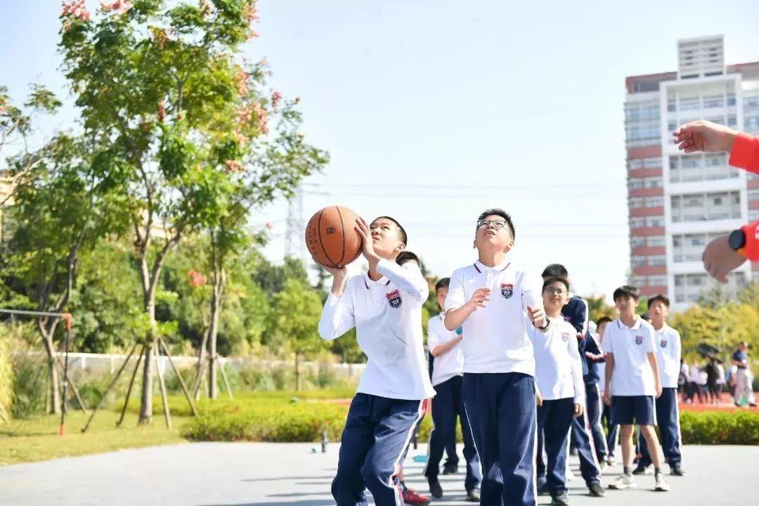 德英乐校园体育节——看奥运冠军为孩子们加油助威!图片_65535 德英乐校园体育节——看奥运冠军为孩子们加油助威!图片_65535