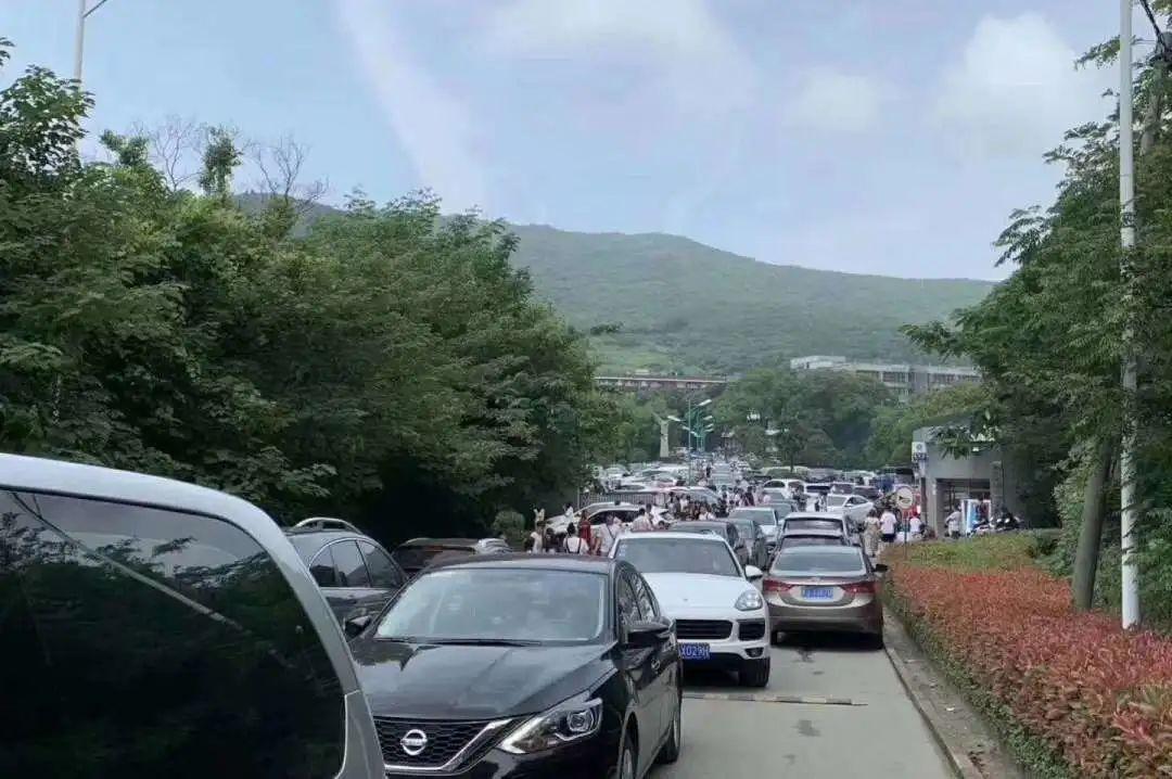 @光华学子，快来找你的专属思念瓶，把对学校思念装进去！记得截图发圈哦~图片_2475880078570760549798248447