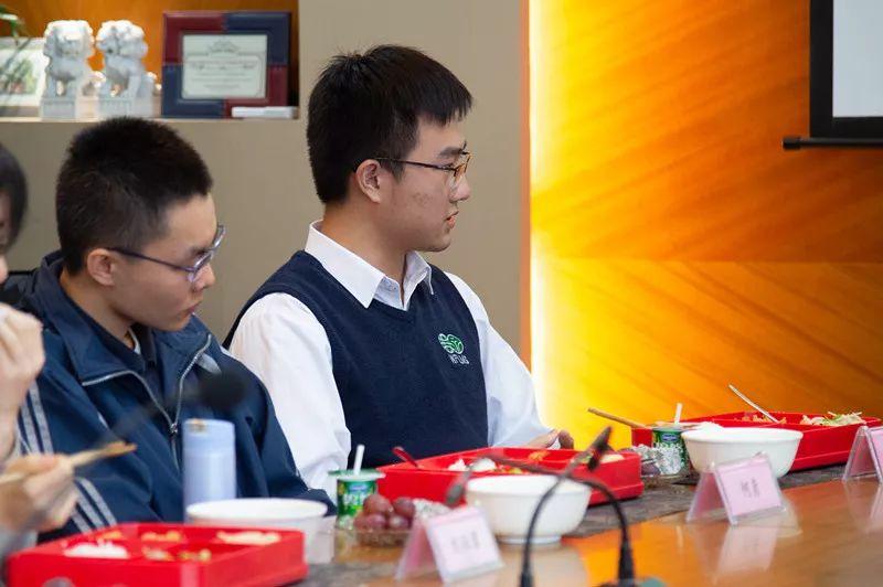 向内发掘   对外探索 ——记“与校长共进午餐” 校长特别奖获奖学生座谈活动图片_255