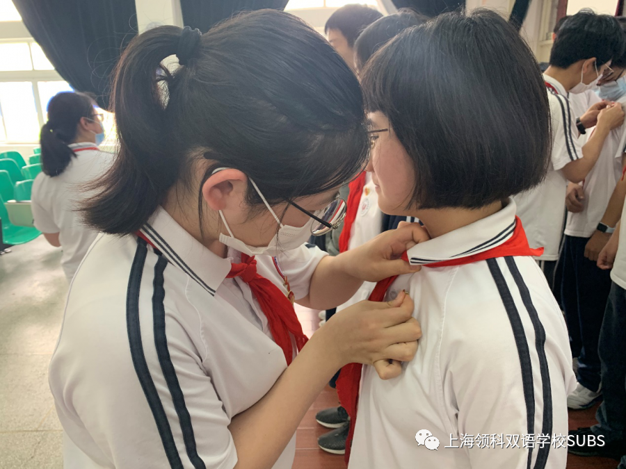 闪闪团徽 铮铮誓言——2019-2020学年新团员入团仪式图片_268435455