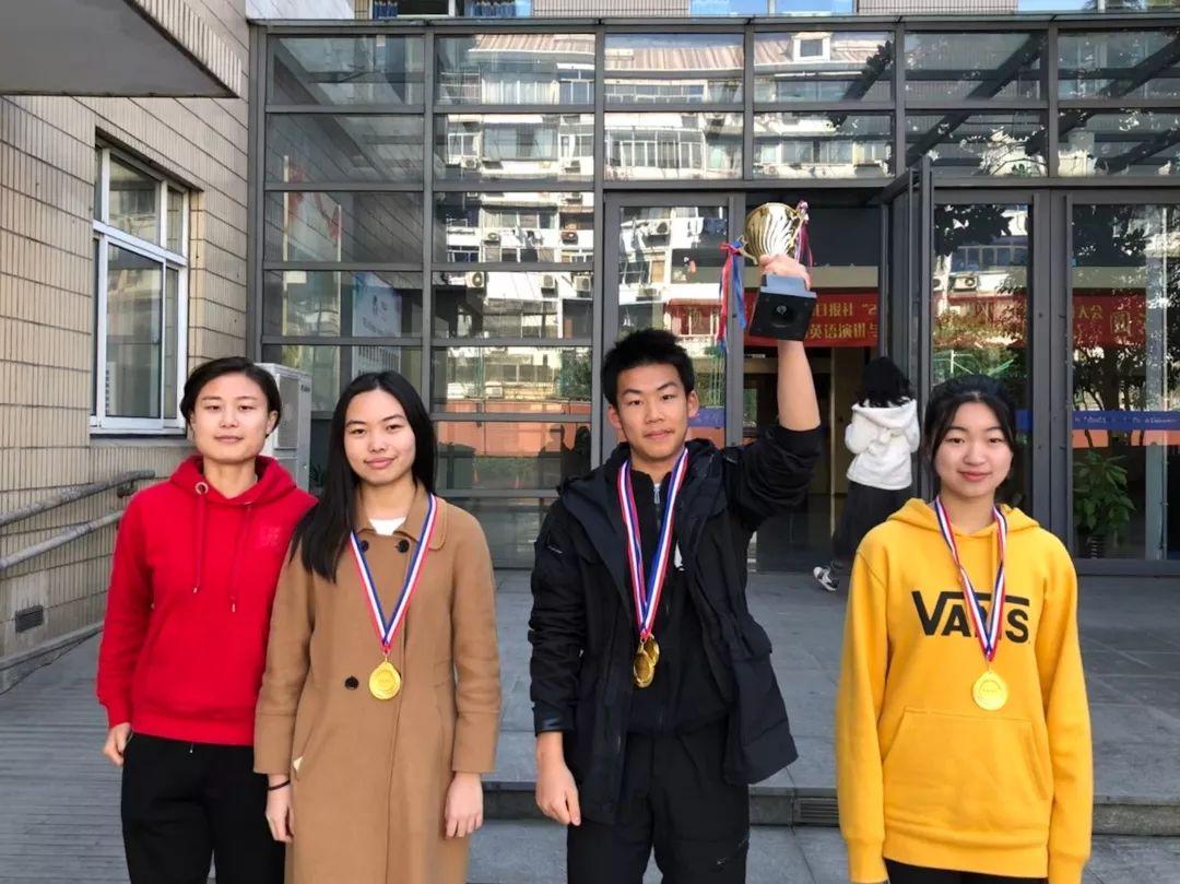 谁羽争锋——记光华剑桥第一届As年级羽毛球赛图片_16777215 谁羽争锋——记光华剑桥第一届As年级羽毛球赛图片_16777215