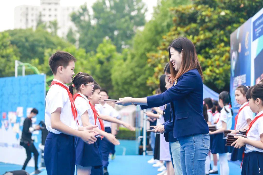 预见未来的自己——世外小学双语部五年级毕业典礼图片_4294967295