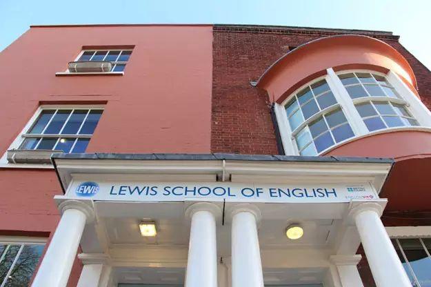 Hello，U.K.——国际部MYP新10年级英国游学之旅图片_3